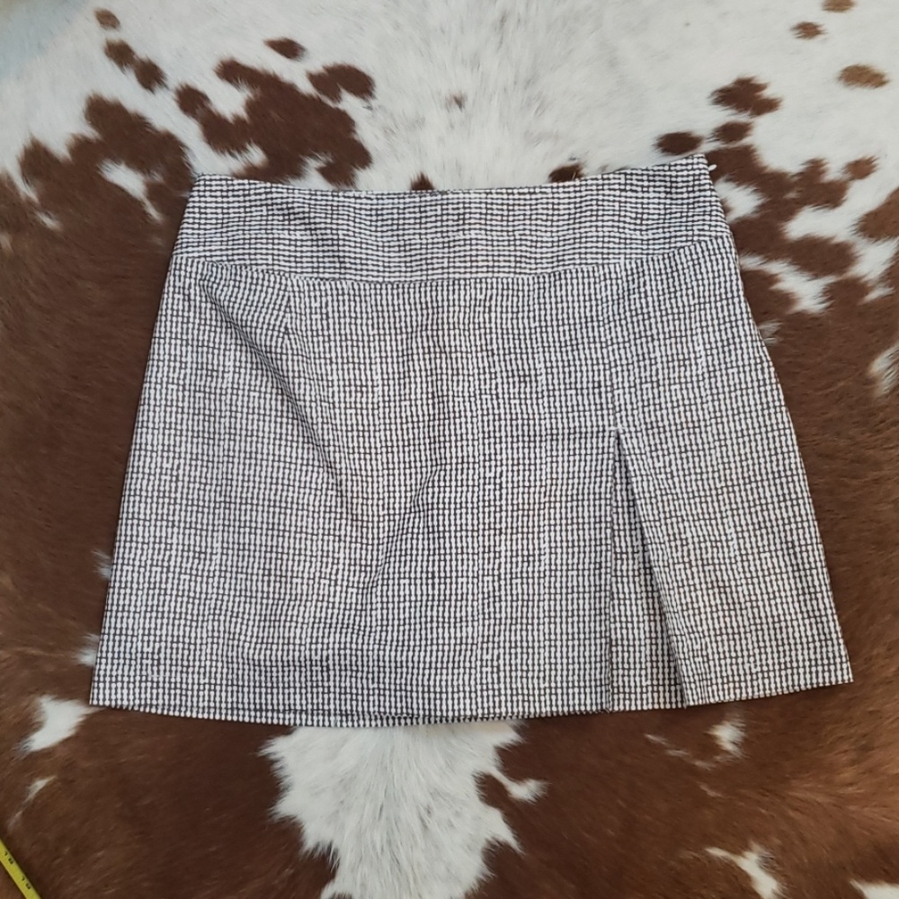 Izod XFG golf skirt with shorts lining